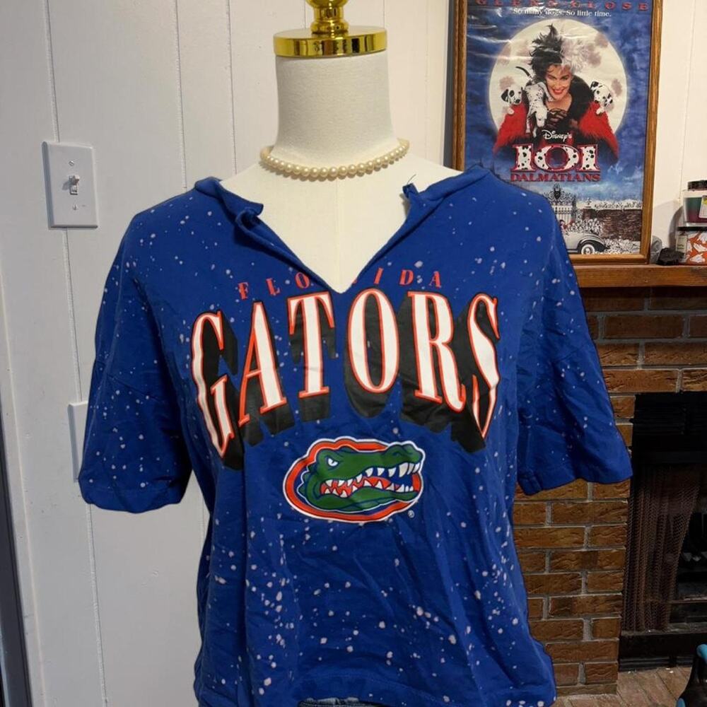 UF University of Florida Gators blue t-shirt with white speckles, size Medium